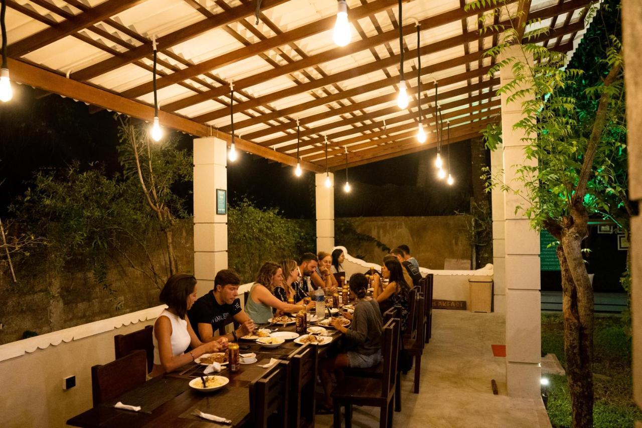 Plantation Surf Inn & Restaurant - มิดิกามาอีสต์ ภายนอก รูปภาพ
