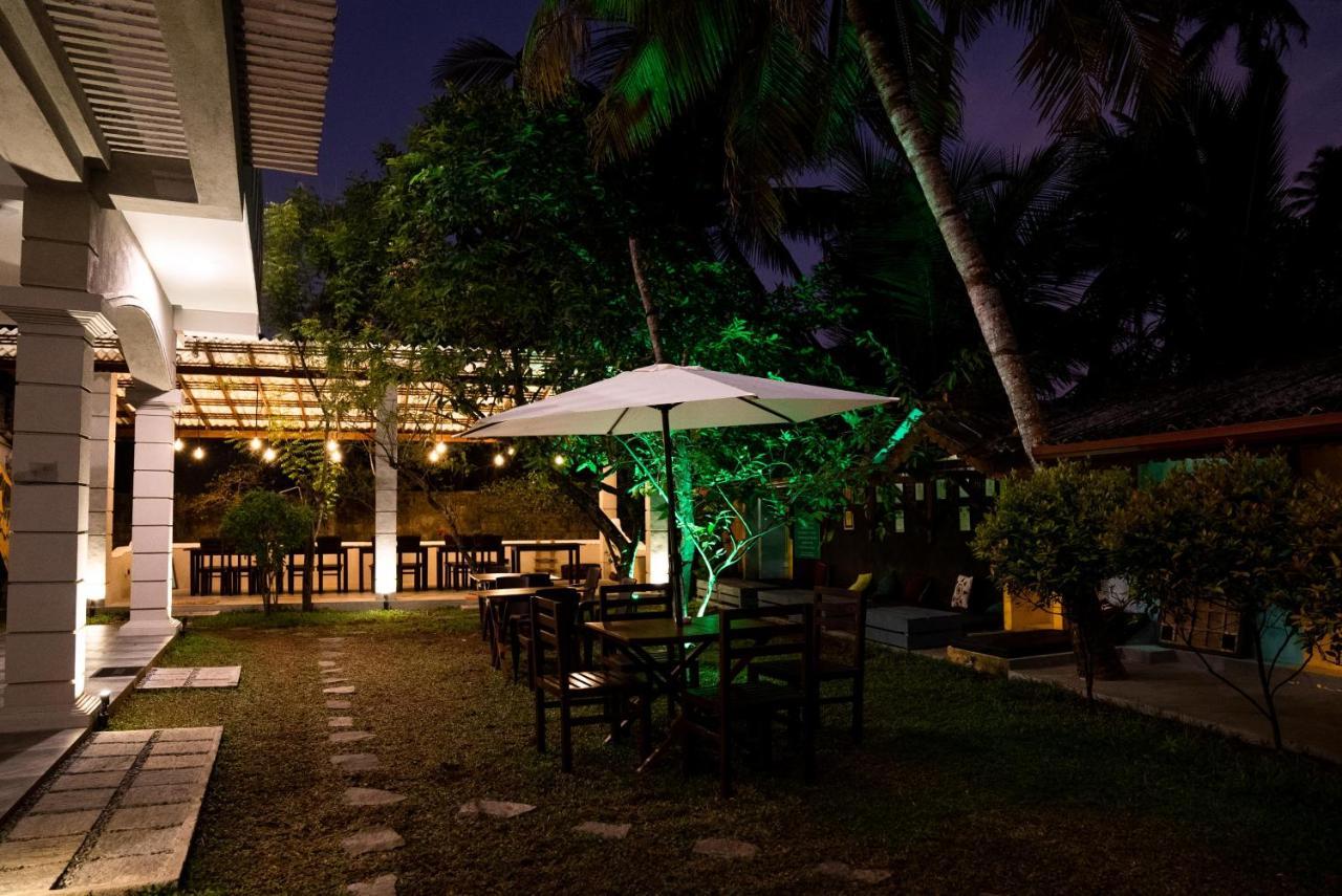 Plantation Surf Inn & Restaurant - มิดิกามาอีสต์ ภายนอก รูปภาพ
