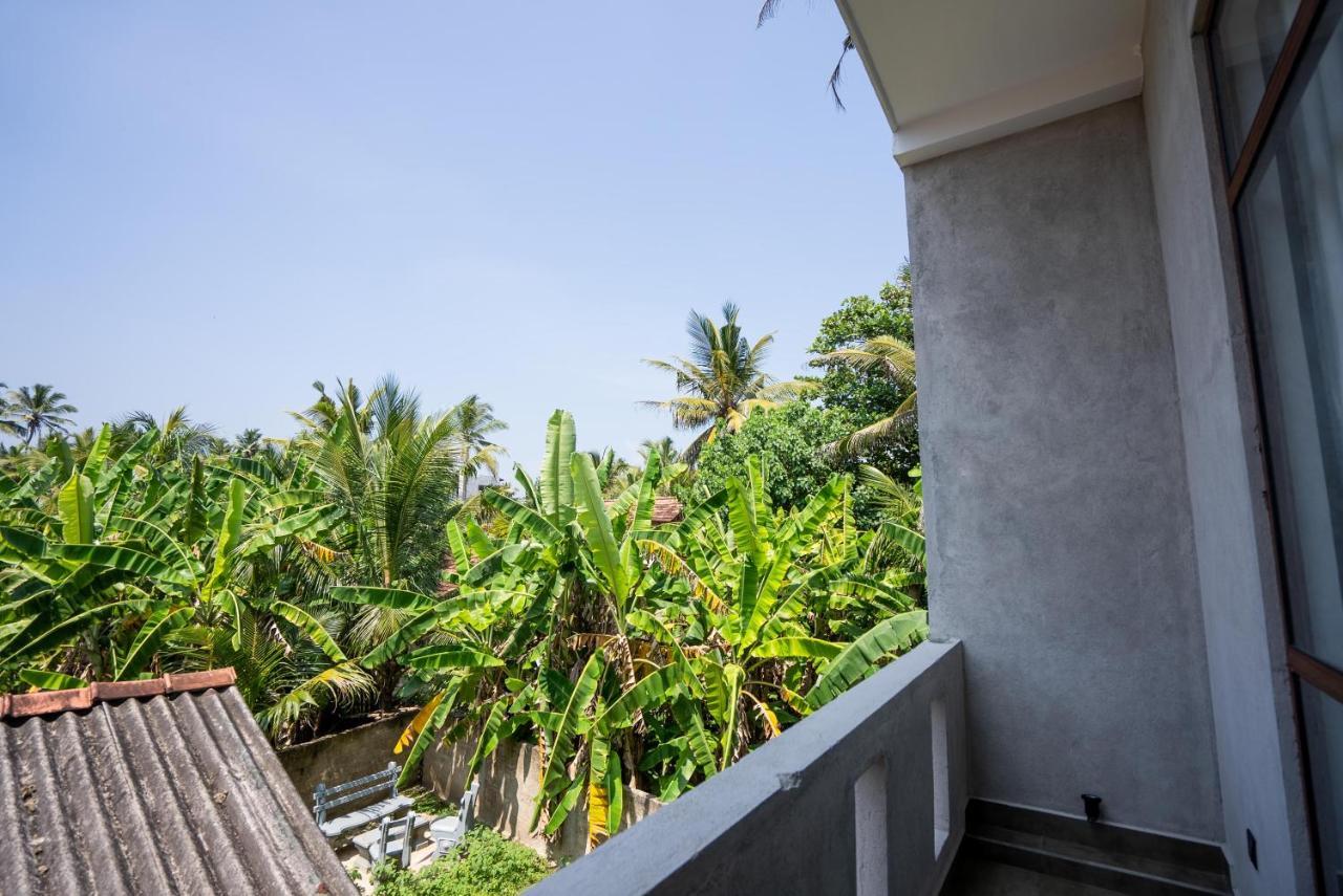 Plantation Surf Inn & Restaurant - มิดิกามาอีสต์ ภายนอก รูปภาพ