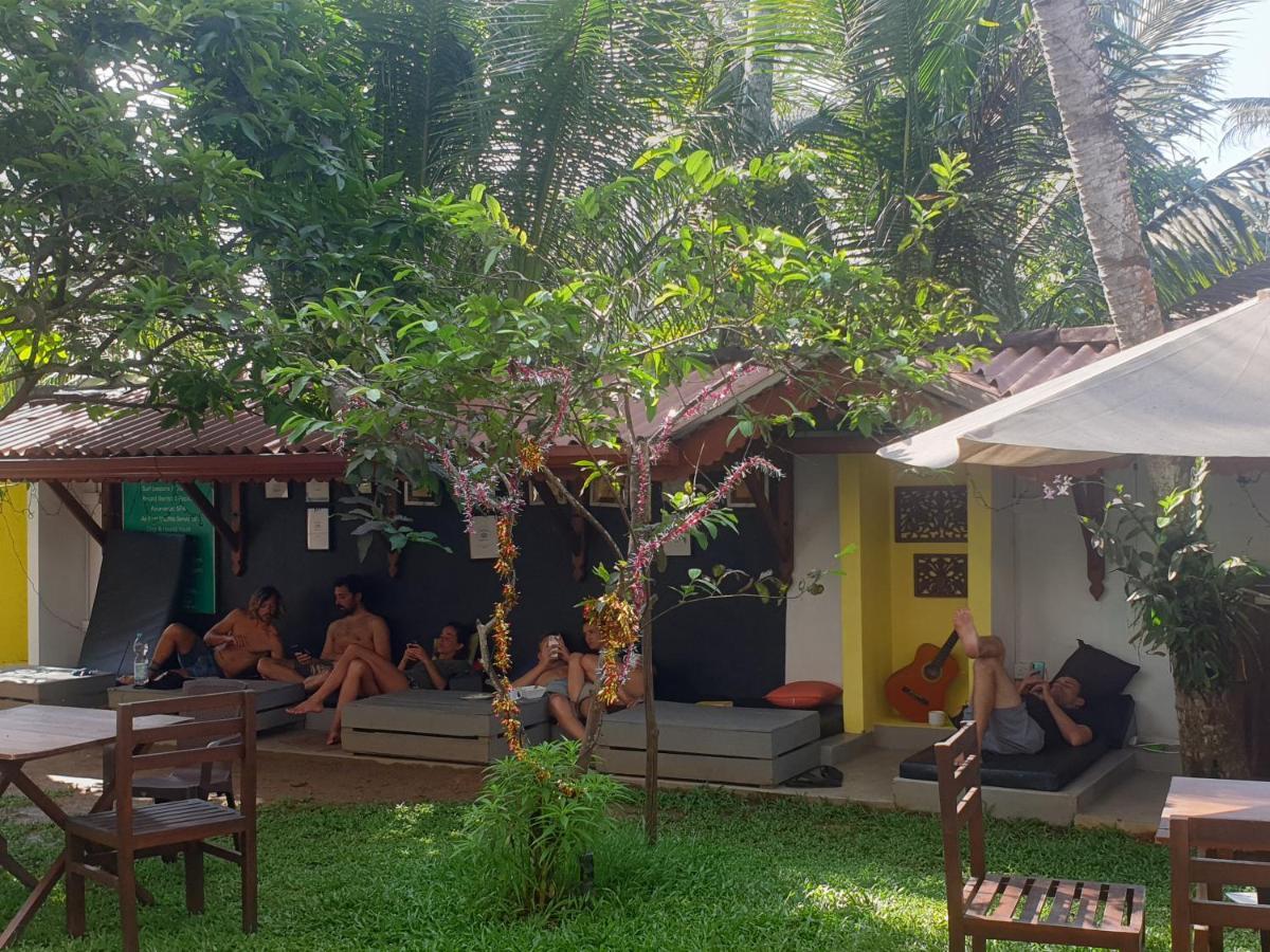 Plantation Surf Inn & Restaurant - มิดิกามาอีสต์ ภายนอก รูปภาพ
