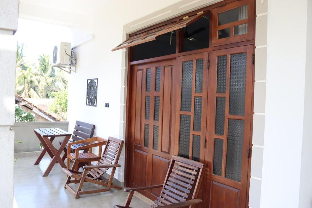 Plantation Surf Inn & Restaurant - มิดิกามาอีสต์ ภายนอก รูปภาพ