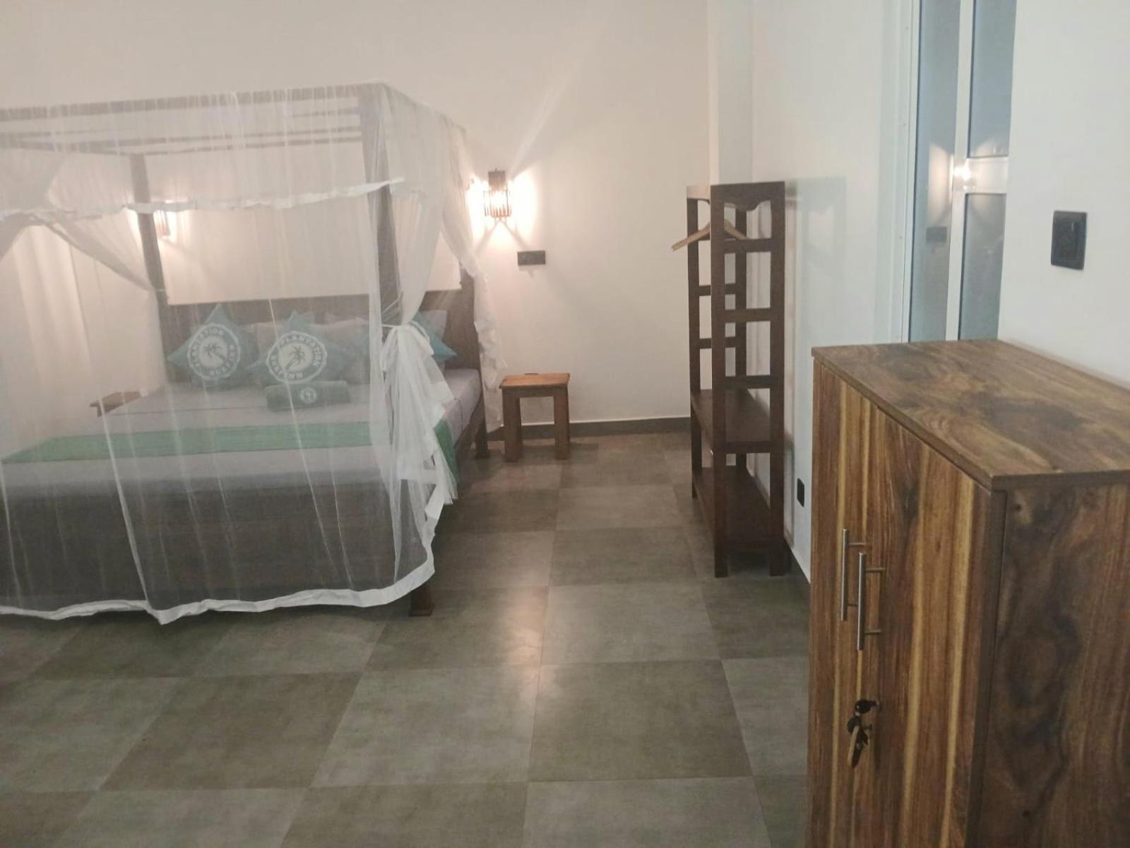 Plantation Surf Inn & Restaurant - มิดิกามาอีสต์ ภายนอก รูปภาพ