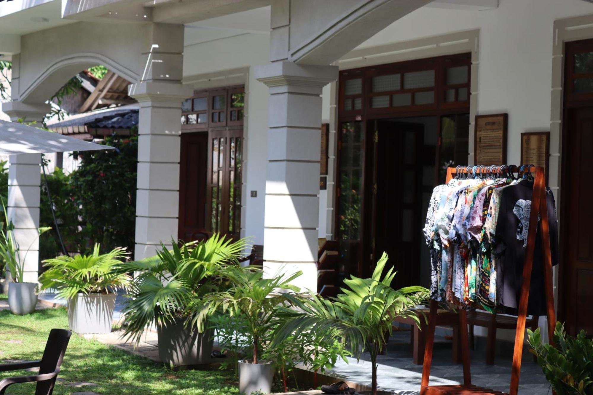 Plantation Surf Inn & Restaurant - มิดิกามาอีสต์ ภายนอก รูปภาพ